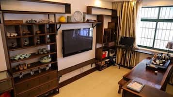 ํจ๋ฐ๋ฆฌ ์ค์ํธ | ๊ฑฐ์ค ๊ณต๊ฐ | ํ๋ฉด TV