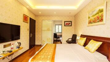 5 bedrooms, desk, free WiFi