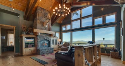 Grand Vista Lodge by Tahoe Getaways - 5 BR Tahoe Donner w Pool Table, Hot Tub & Fireplace