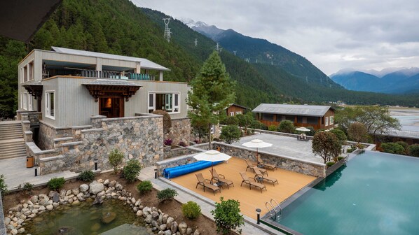 Aerial view - Songtsam Linka Bomi (Nyingtri)