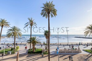 On the beach - Beautiful Seafront Views (Sitges)