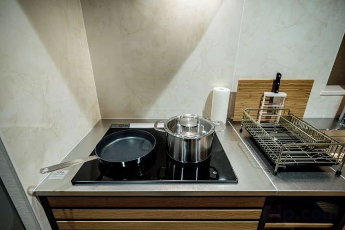 Fridge, microwave, stovetop, electric kettle