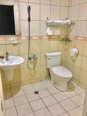 Shower, free toiletries, hair dryer, slippers - Rural Area Hotel (Zhuqi)