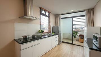 Refrigerador, microondas, tetera/pava eléctrica, arrocera