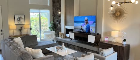 Televisor intel·ligent, llar de foc, videojocs i impressores