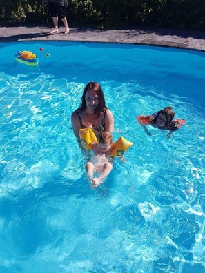 Seasonal outdoor pool - The Jolly Poacher Retreat (Spring Creek)