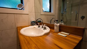Bathroom sink - The Jolly Poacher Retreat (Spring Creek)