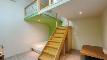 Family Room | Desk, soundproofing, free WiFi