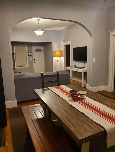 Charming Lava Cottage steps from delightful Main Street!