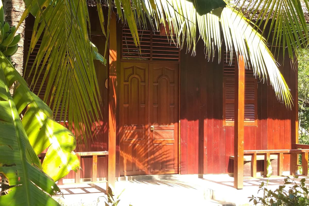 Individually decorated, individually furnished, desk, soundproofing