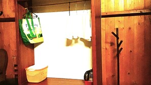 Kamar Triple Basic | Area keluarga | TV layar datar