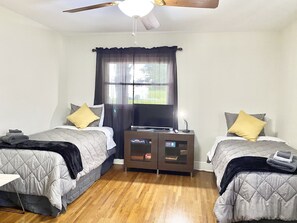 2 bedrooms, desk, iron/ironing board, WiFi