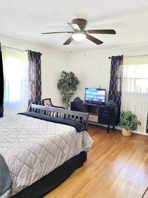 3 bedrooms, desk, iron/ironing board, WiFi