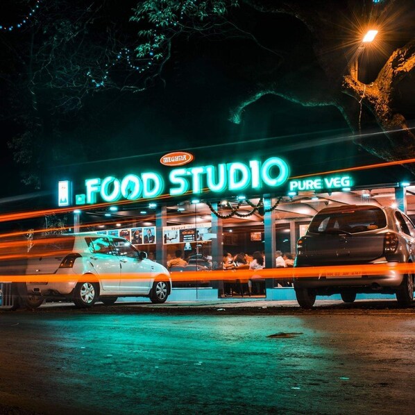 Front of property - evening/night - Meghna Retreat (Mahabaleshwar)