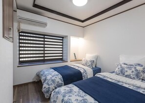 2 bedrooms, minibar, desk, blackout curtains - Funhouse Katsuragawa (Kyoto)