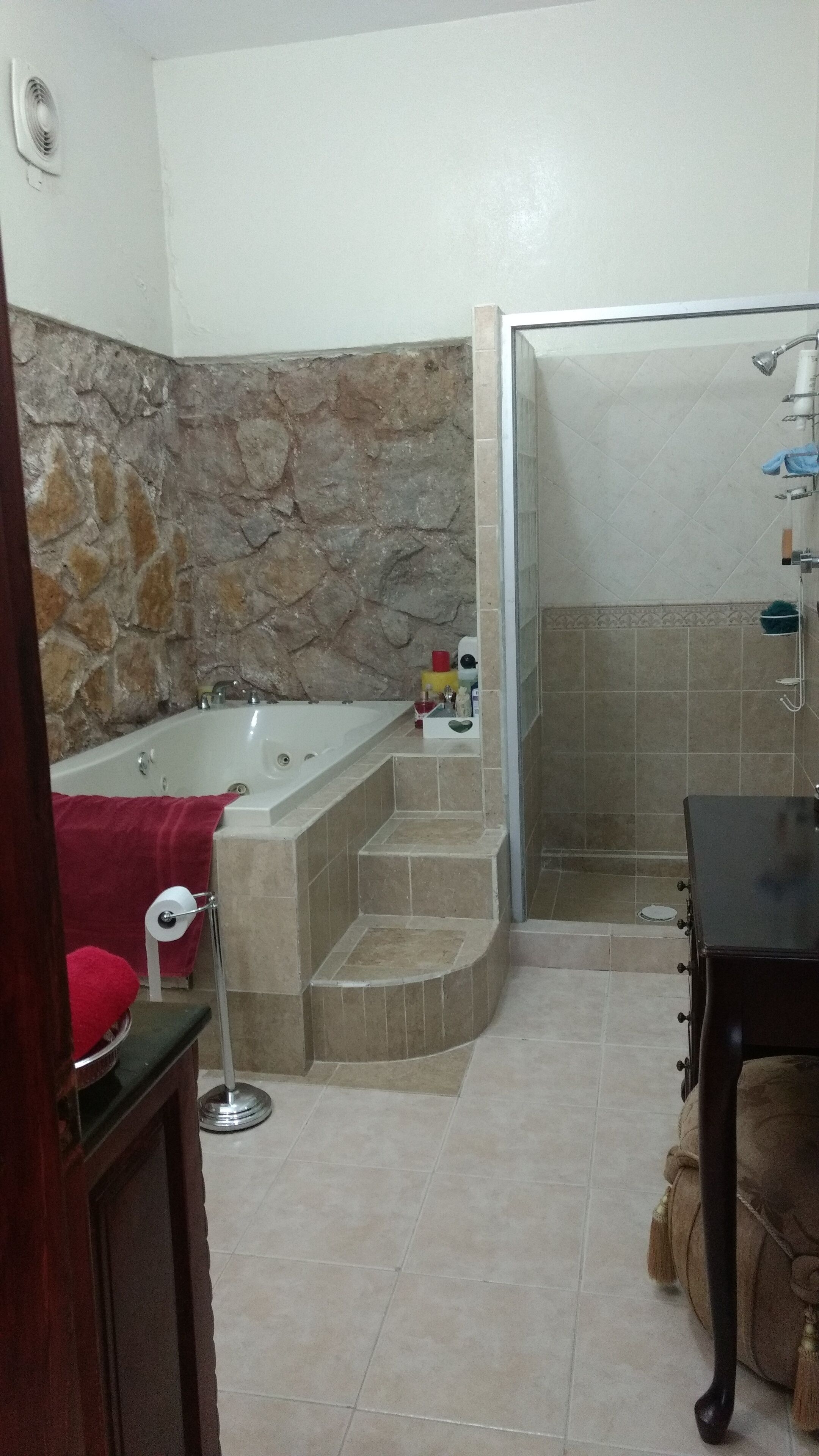 Chambre Deluxe (Carolina) | Salle de bain | Douche, douche à « effet pluie », sèche-cheveux, serviettes fournies