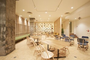 Coin salon dans le hall