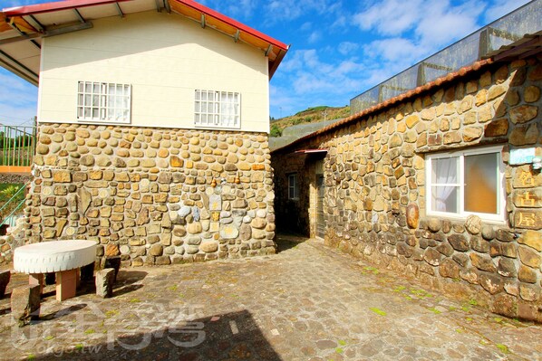 Vista frontal de la propiedad