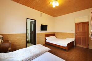 Escritorio y ropa de cama 