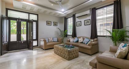 Bungalow by the station by Vista Rooms