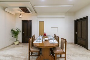 Villa | Zona de estar | Una televisión de pantalla plana