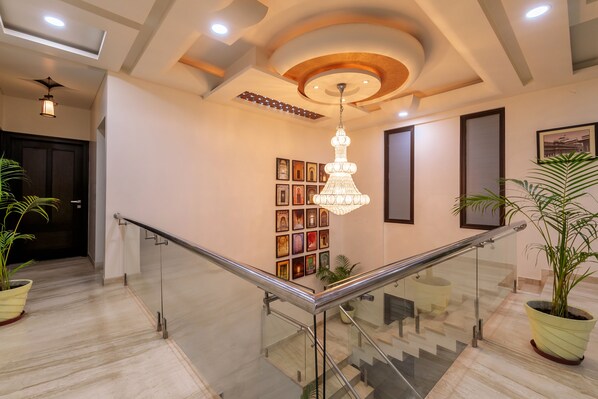 Una televisión de pantalla plana