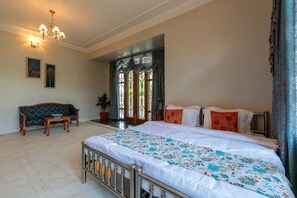 Villa | 6 Schlafzimmer, schallisolierte Zimmer, Bügeleisen/Bügelbrett