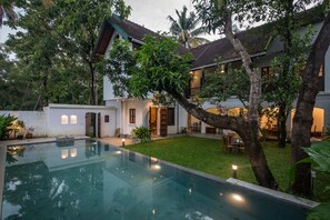 Outdoor pool - Shalom Villa by Vista Rooms (Cherthala)