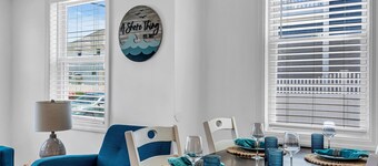 Highly Rated Beach House 3.5 Blocks to Beach & Main St. | 6 Badges, Patio, Grill