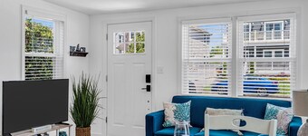 Highly Rated Beach House 3.5 Blocks to Beach & Main St. | 6 Badges, Patio, Grill