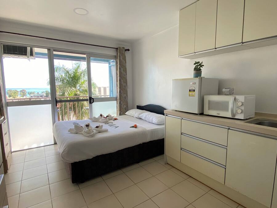 Executive kamer | Een strijkplank/strijkijzer, beddengoed