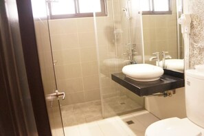 Shower, free toiletries, hair dryer, slippers - Lucky Smith B&B (Ji'an)