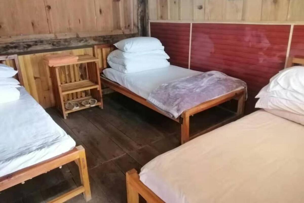 Elite Shared Dormitory, Shared Bathroom, Mountain View (3-Beds Dorm) | Free WiFi, bed sheets