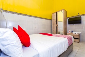 Standard Double Room | Desk, soundproofing, free WiFi, bed sheets - OYO 1427 Azzahra Guest House Syariah (Mataram)