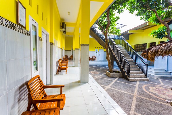 Exterior detail - OYO 1427 Azzahra Guest House Syariah (Mataram)