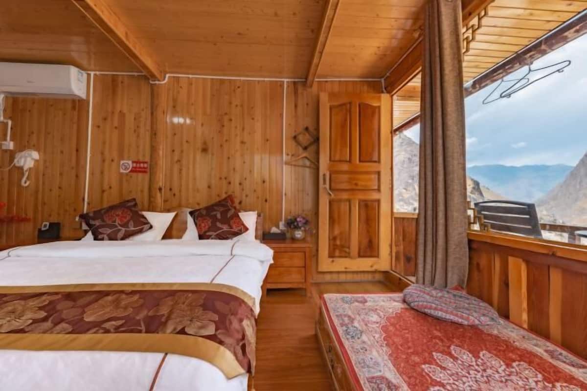 1 bedroom, desk, soundproofing, free WiFi