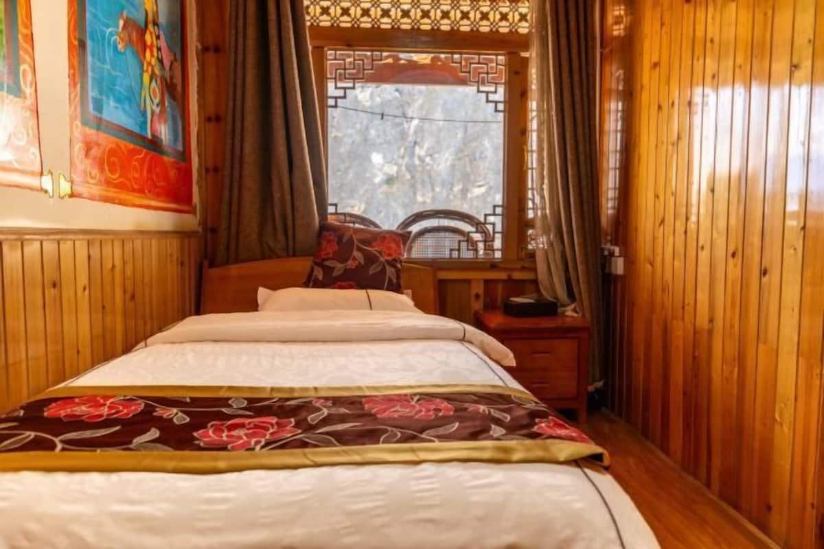 1 bedroom, desk, soundproofing, free WiFi