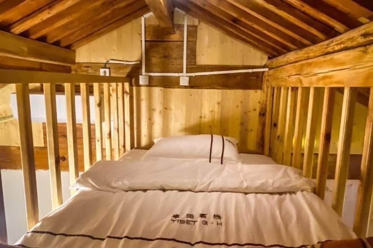 1 bedroom, desk, soundproofing, free WiFi