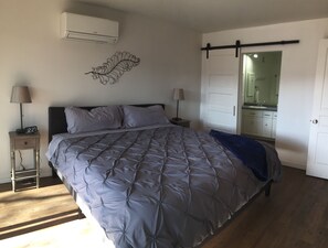 4 habitaciones, tabla de planchar con plancha y cuna de viaje 
