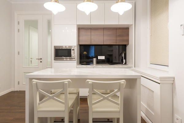 Apartamento Deluxe | Cocina privada | Frigorífico, microondas, horno y placa de cocina