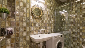 Deluxe Apartment | Bathroom | Hair dryer, slippers, towels, soap
