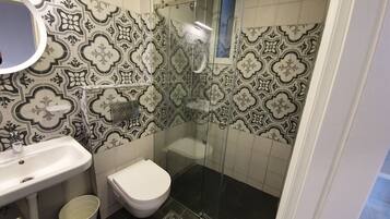 Deluxe Apartment | Bathroom | Hair dryer, slippers, towels, soap