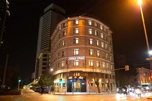 Front of property - Atlas Oteli (Izmir)