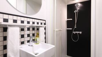 Shower, hair dryer, slippers, bidet