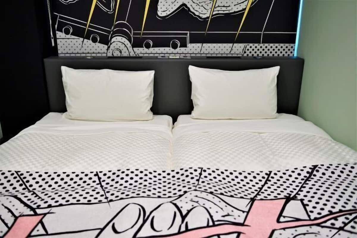 2 bedrooms, iron/ironing board, free WiFi, bed sheets