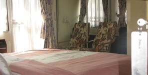 Classic Room | Desk, laptop workspace, free WiFi, bed sheets