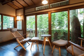 101 Basic Twin Room, 2 Twin Beds, Non Smoking with Toilet, Ground Floor | Room amenity