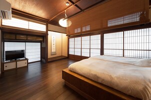 Habitación básica con 2 camas individuales, 2 camas individuales, no fumadores (202) | Caja fuerte, mobiliario individual, escritorio