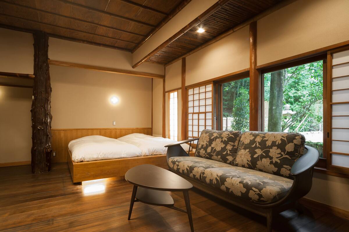 101 Basic Twin Room, 2 Twin Beds, Non Smoking with Toilet, Ground Floor | In-room safe, desk, laptop workspace, blackout drapes