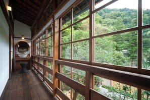 302 Basic Twin Room, 2 Twin Beds, Non Smoking | In-room safe, individually furnished, desk, laptop workspace - KANSUIRO Annex (Hakone)